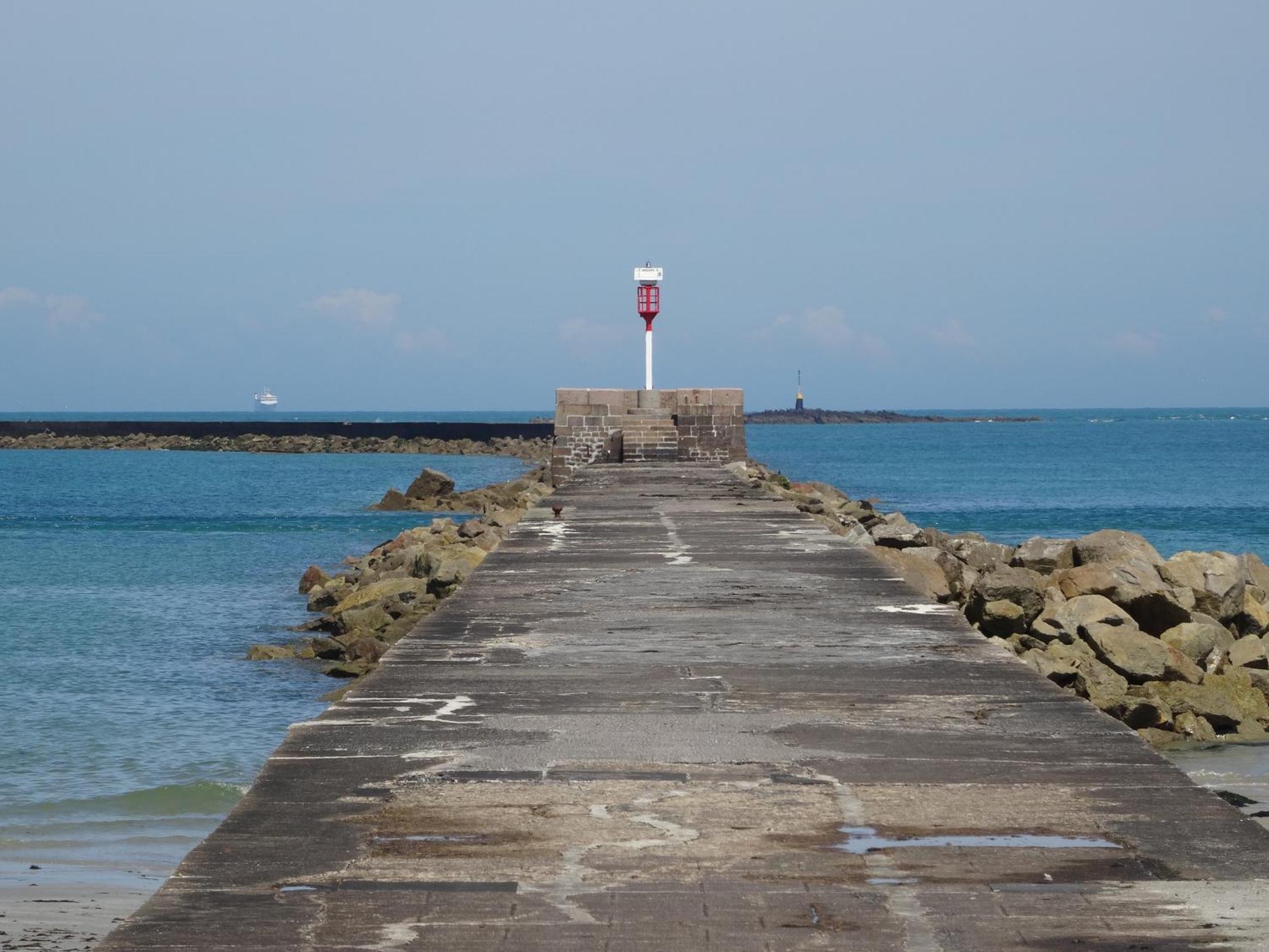 Gite "Rose Des Sables" - 800M De La Plage De Surtainville, Proche Commerces - Piscine En Juillet Et Aout ภายนอก รูปภาพ